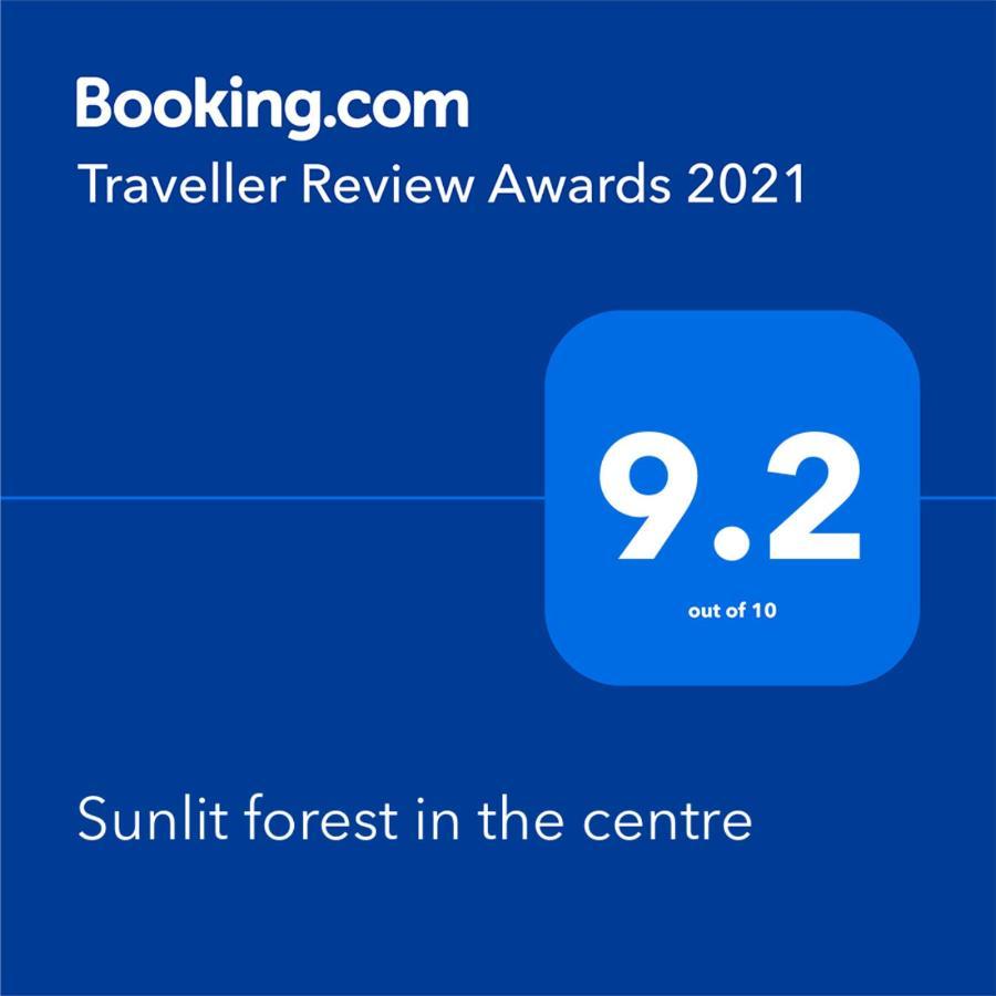 Sunlit Forest In The Centre Будапеща Екстериор снимка